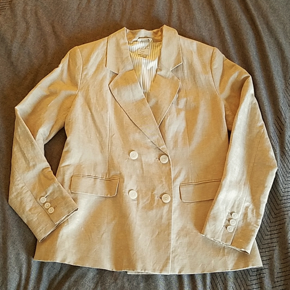 Light tan blazer NWOT